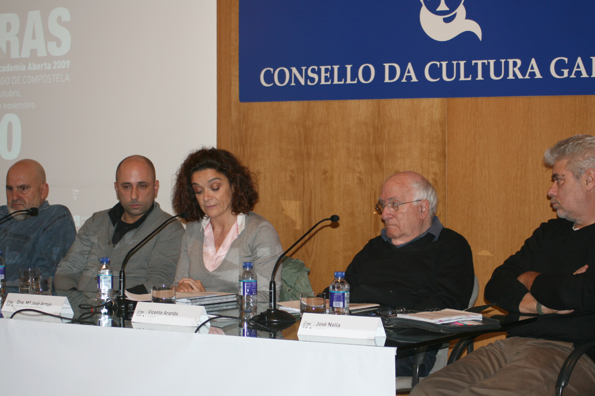 Antón Reixa, Alfonso Zarauza, María José Arrojo, Vicente Aranda e José Nolla na mesa de debate do Foro Academia Aberta